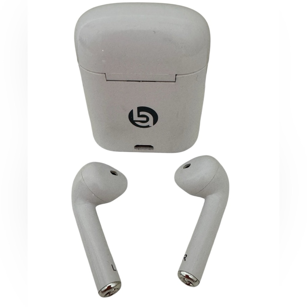 Amazon Lifestyle Advanced Pro White Wireless  Earbuds with Charging Case NWOT